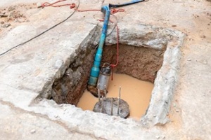 inspecting submersible well pump