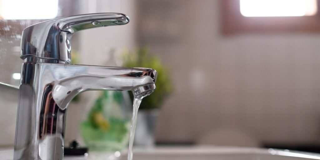 open faucet washbasin with low water pressure